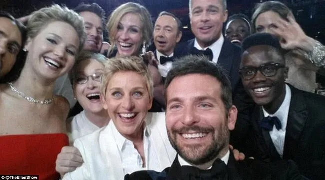 Bức ảnh selfie "quyền lực" nhất mọi thời đại.