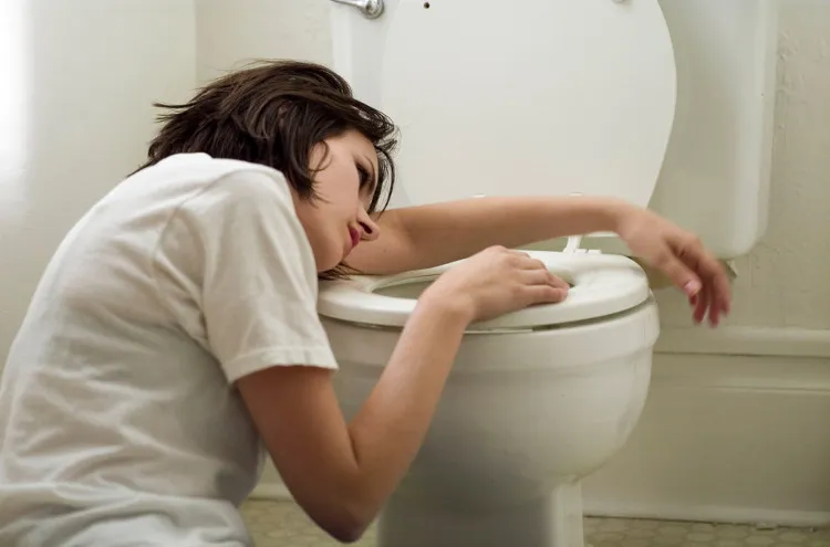 Việc ăn uống không đảm bảo an toàn rất dễ gây nên các bệnh về tiêu hóa.
