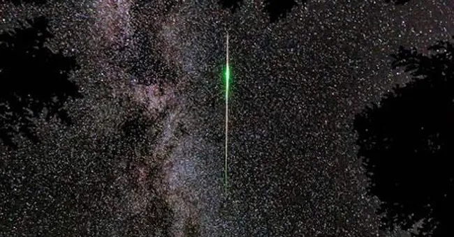 Vệt sao băng Perseid chụp bởi Tim Erskine vào 12/8/2013
