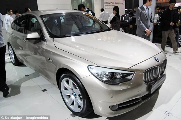 Hãng xe BMW có một dịch vụ tích hợp riêng cho phép nhân viên trung tâm có thể "khóa hoặc mở cửa xe từ xa nếu cần thiết".