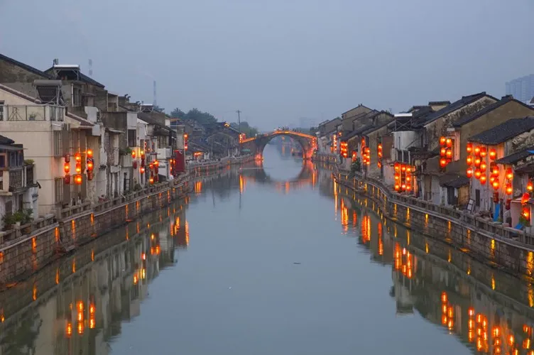 Con kênh này có chiều dài lên đến 1800km.