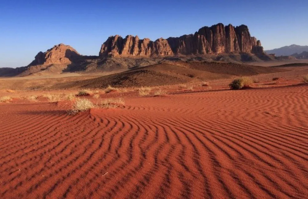 Sa mạc Wadi Rum có thời điểm nhiệt độ lên đến 48,8 độ C. Nhiều du khách đã đùa rằng, nhiệt độ nơi đây thật "bốc lửa".