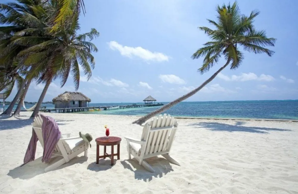 Thứ lành lạnh duy nhất mà bạn có thể cảm nhận ở Belize chính là những viên đá trong ly cocktail.