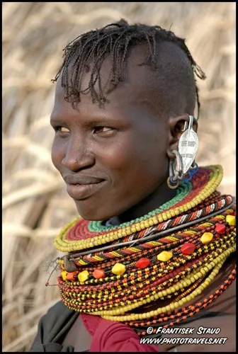 Bộ tộc Turkanna sống ở khu vực Bắc Kenya với dân số khoảng 250.000 người.