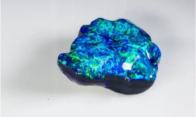 Người thợ mỏ Bobby tìm thấy viên ngọc mắt mèo Royal One 306 carat vào năm 1999, ngay trước khi ông nghỉ hưu.