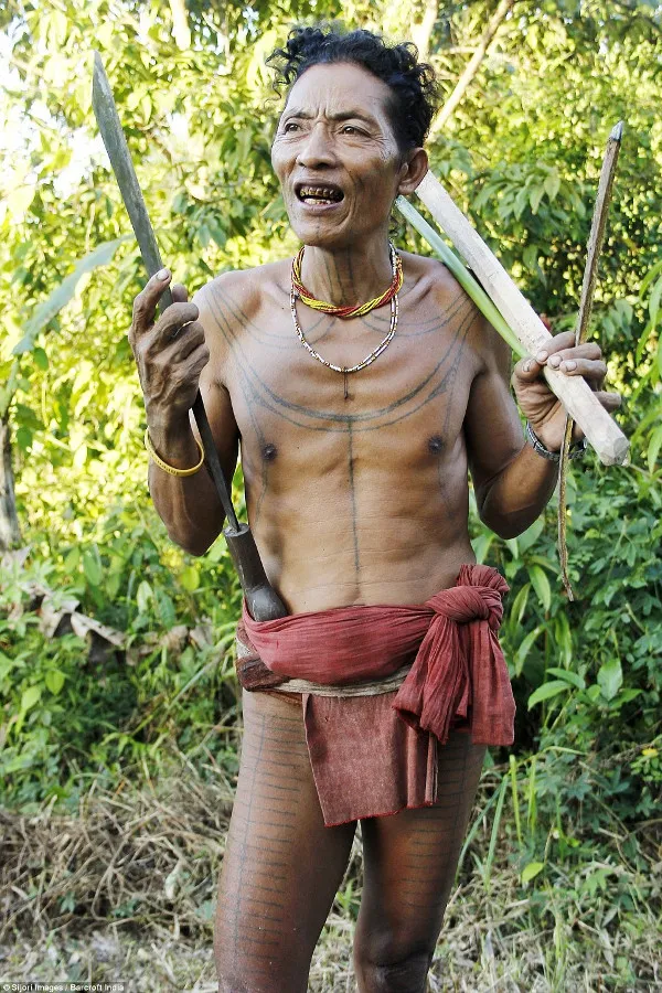 Người Mentawai cũng có những tập tục văn hóa "kì lạ" không kém.