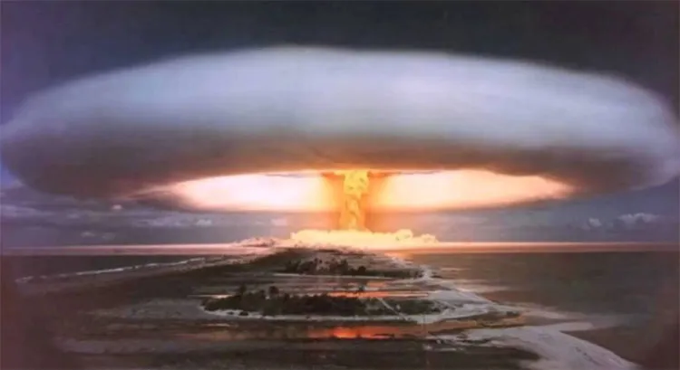 Hình ảnh vụ nổ bom Tsar Bomba.