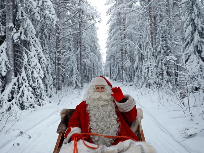 Làng Santa Claus ở Rovaniemi (Phần Lan) là nơi đặt văn phòng của ông già Noel