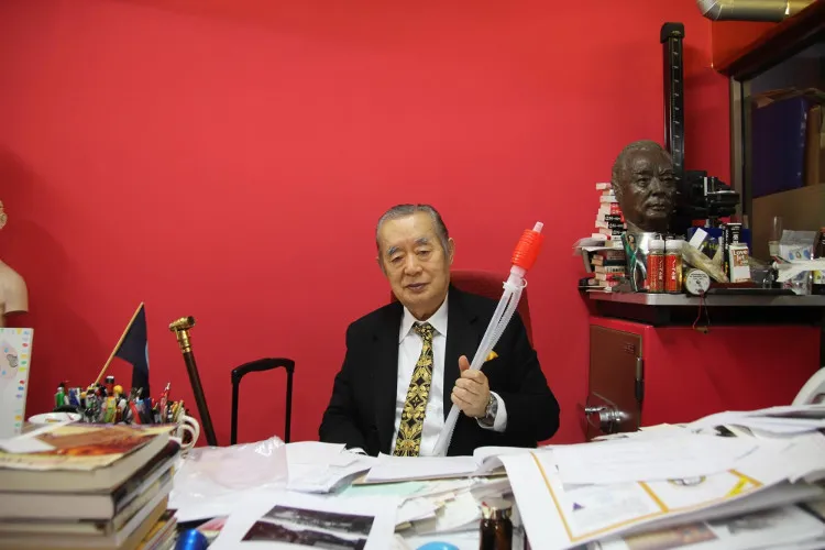 Giáo sư Nakamats.