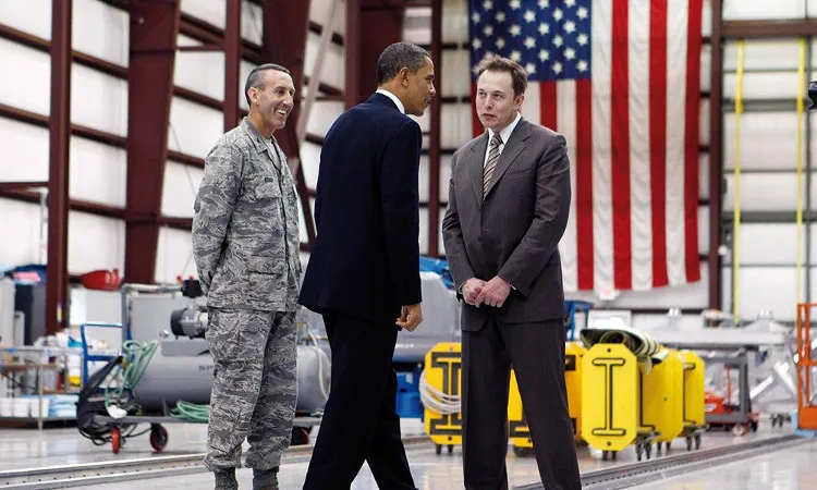 Elon Musk - nhà sáng lập và giám đốc điều hành tại tập đoàn SpaceX và Tổng thống Mỹ Obama
