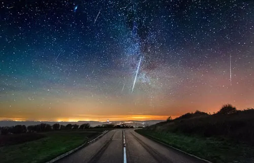 Một trận mưa sao băng Geminids được quan sát từ đảo Wight, bờ tây eo biển Manche của Anh vào năm 2014.