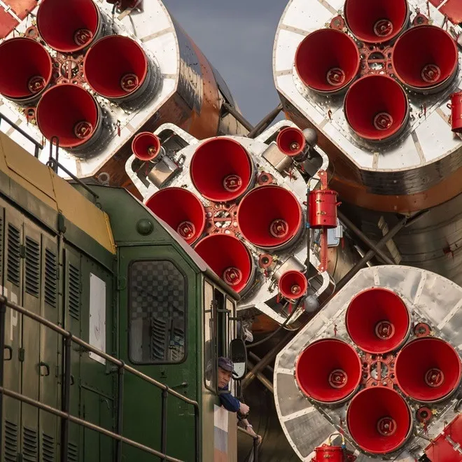 Tàu hỏa chở động cơ tên lửa Soyuz đến bãi phóng Baikonur, Kazakhstan hôm 4/7.