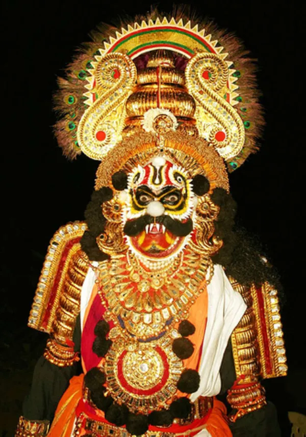 Trong thần thoại Hindu, Rakshasa là một loài quỷ khát máu ngay từ khi được thần Brahma tạo ra.