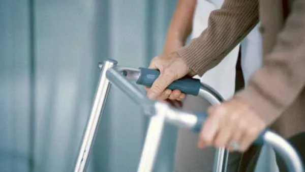 Nhóm đối tượng khách hàng chính là người già và người tàn tật.