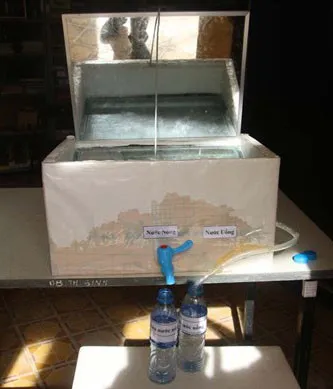 Thiết bị lọc nước mặn thành nước ngọt của Ngân và Linh.