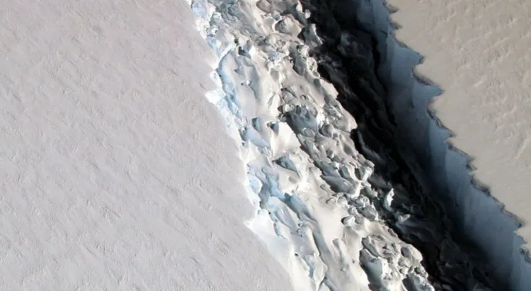 Khe nứt khổng lồ quan sát được ở thềm băng Larsen C, Nam Cực tháng 11/2016