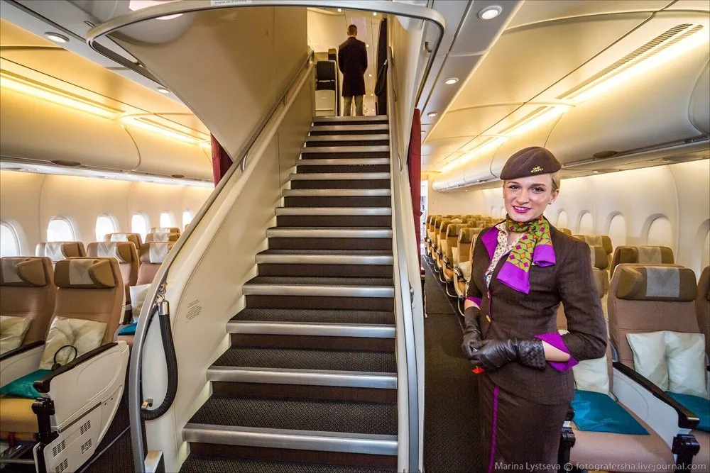 Máy bay Airbus A380 có 2 tầng và 4 khoang