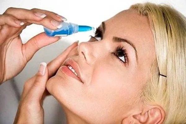 Bạn cần dự trữ sẵn Natri clorid 0,9% chỉ định dùng nhỏ mắt.
