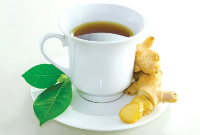 Nếu bị cảm nhẹ, có thể dùng một ly trà gừng nóng giải cảm.