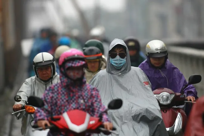 Không khí lạnh gây mưa khiến Hà Nội và các tỉnh miền Bắc trải qua những ngày rét buốt.