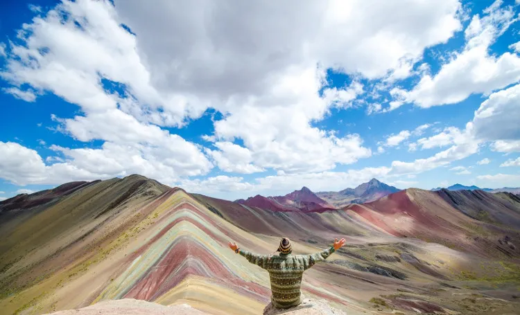 Ngọn núi Ausangate nhiều màu sắc ở Peru.