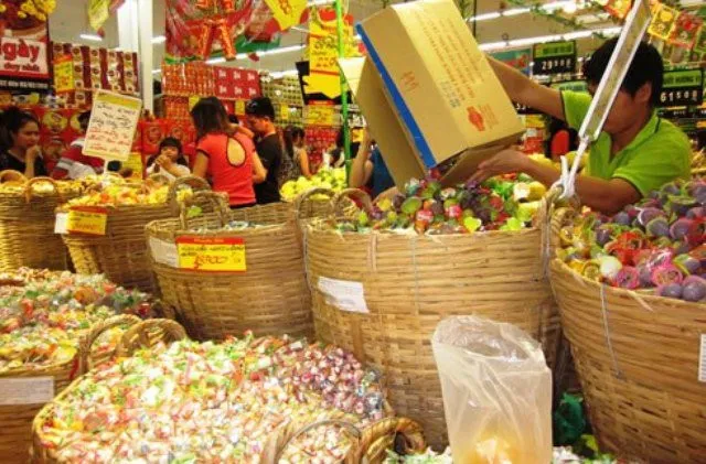 Cần hết sức thận trọng với các loại thực phẩm có màu sắc bắt mắt.