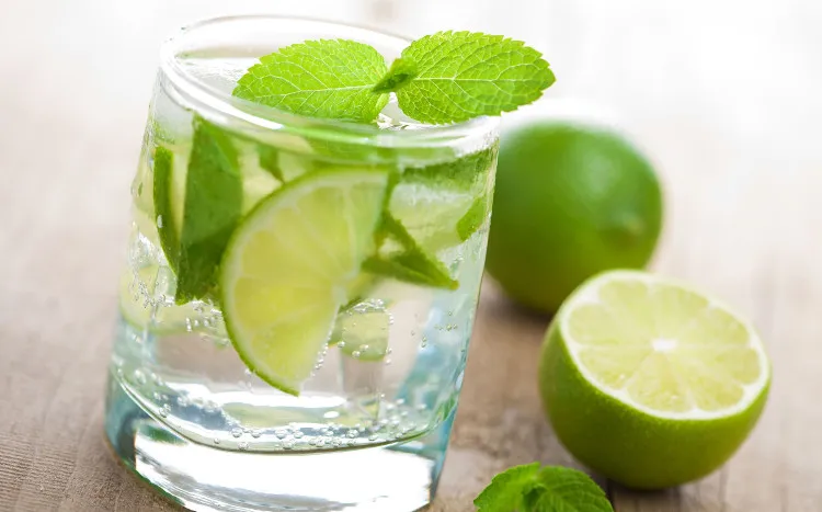 Cồn trong dạ dày gặp thêm axit sẽ làm tổn thương niêm mạc dạ dày, lâu có thể gây loét dạ dày.