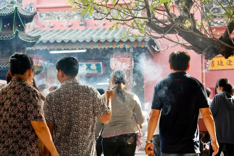Không khí Tết ở chùa Ngọc Hoàng, TP HCM.