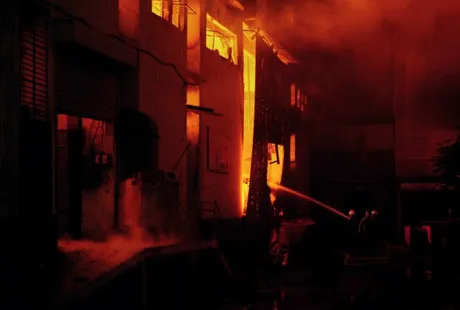 Năm 1993, một vụ cháy kinh hoàng xảy ra ở nhà máy đồ chơi tại Thái Lan