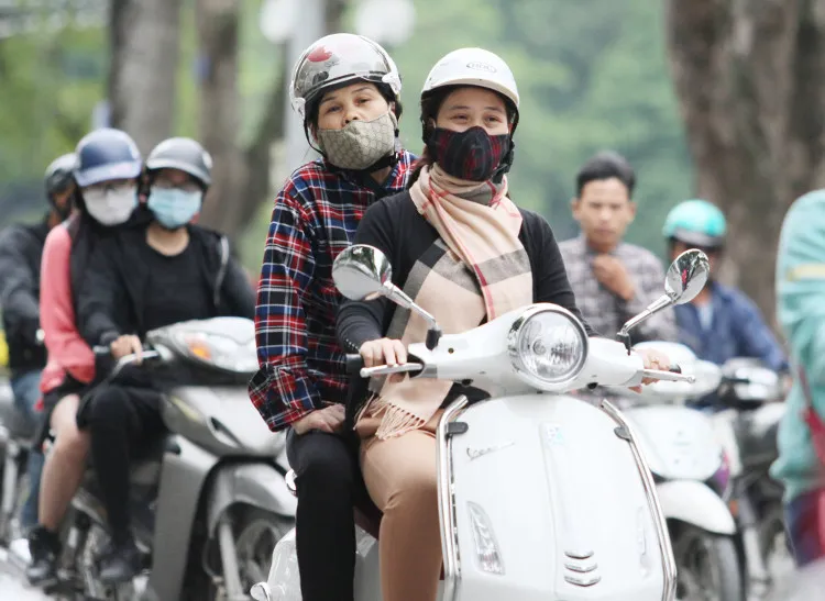 Khu vực Hà Nội nhiều mây, có mưa nhỏ vài nơi.