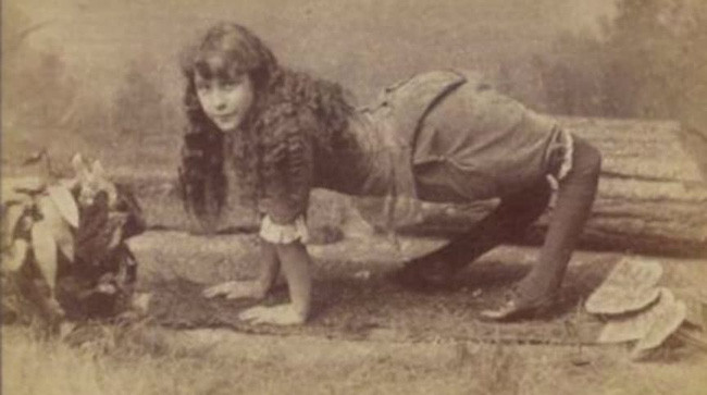 Cô gái lạc đà Ella Harper