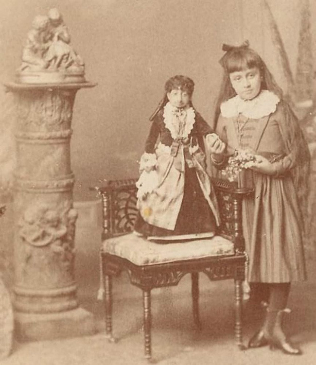 Búp bê sống Lucia Zarate