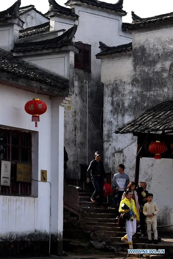Làng Tề Vân Sơn được xây dựng trên núi Tề Vân, phía đông tỉnh An Huy (Trung Quốc).