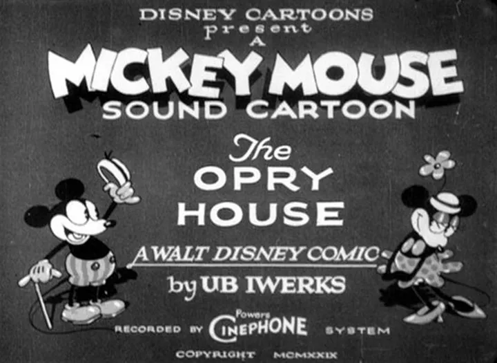 Đây là tập phim đầu tiên chuột Mickey được mang găng tay.