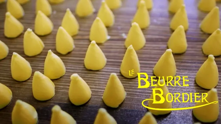 Điểm đặc biệt nhất của Bordier Butter là khách hàng được phép chọn "ngoại hình" của bơ thành phẩm.