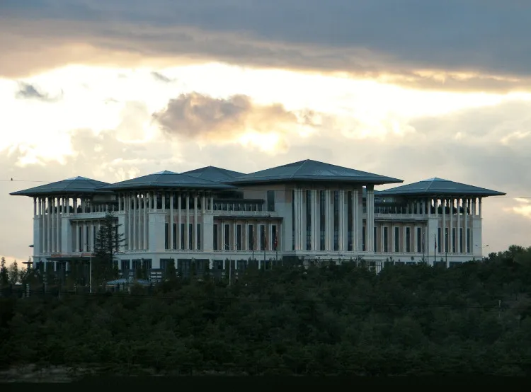 Cung điện Ak Saray
