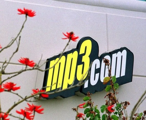 Năm 1997, MP3.com ra mắt và mau chóng trở thành một điểm đến của các tín đồ âm nhạc