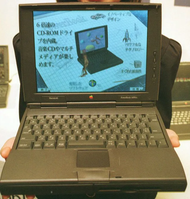 PowerBook 1400 ra mắt vào cuối năm 1996 với mức giá 2.499 USD.