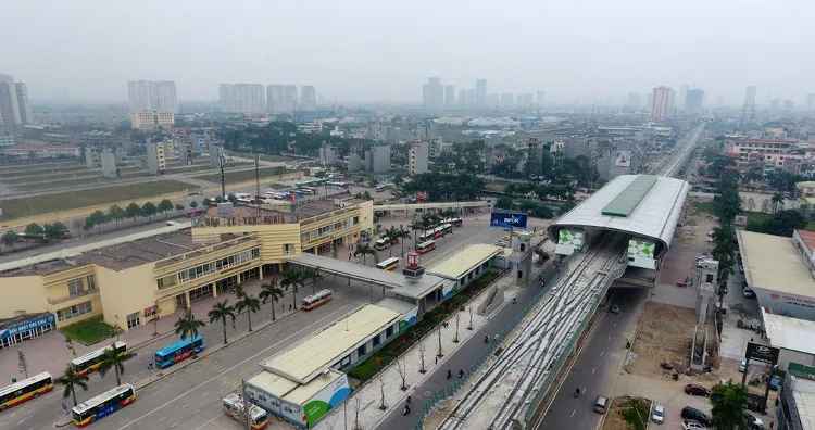 Ga Yên Nghĩa nằm cạnh bến xe Yên Nghĩa là điểm ga số 12, nằm cuối tuyến đường sắt nội đô 2A.