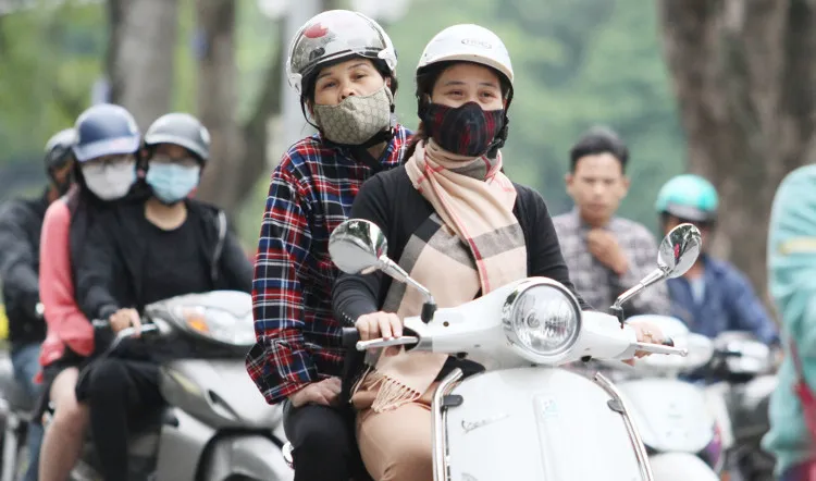 Ngày 23/2, toàn miền Bắc đón đợt không khí lạnh mạnh khiến nền nhiệt đột ngột giảm mạnh.