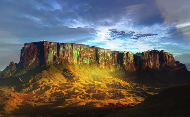 Núi Roraima hay còn gọi là Tepuy Roraima và Cerro Roraima là điểm cao nhất của chuỗi cao nguyên tepui Pakaraima Nam Mỹ