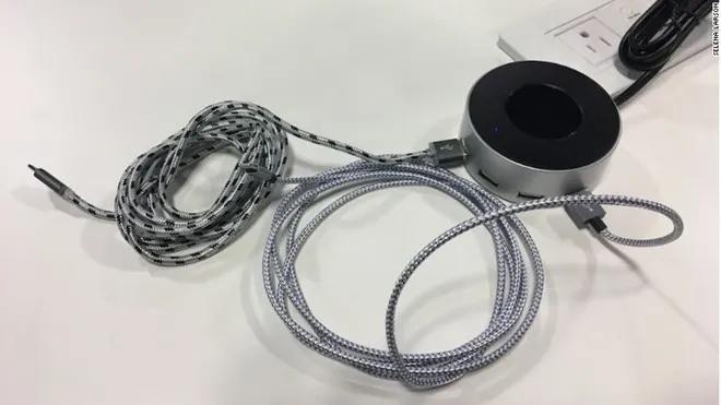 Nếu cổng sạc công cộng bị hack, kẻ xấu có thể truy cập không giới hạn đến các dữ liệu của bạn.