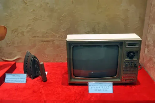Tivi đen trắng Samsung 359R thịnh hành những năm 1985.