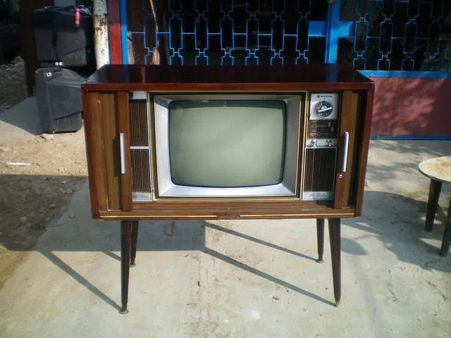 Tivi cửa lùa.