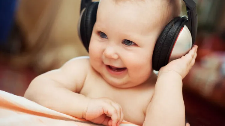 Trẻ nhận ra tiếng mẹ đẻ của mình, khi được nói bởi mẹ của mình và cả khi người khác nói.