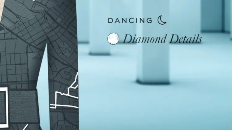 Ứng dụng sẽ tạo ra một chiếc váy với phần tay dài, cổ áo được xẻ sâu táo bạo và một đường chiết eo.
