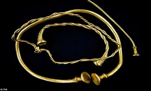 Niên đại của các đồ tạo tác là khoảng năm 400 - 250 trước Công nguyên