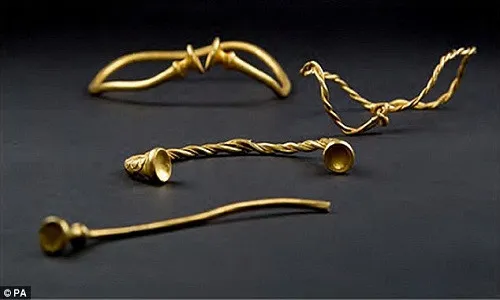 Những chiếc vòng xoắn có thể dành cho phụ nữ giàu có và quyền lực