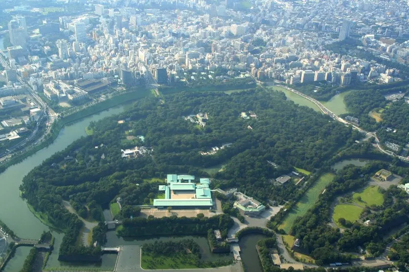 Toàn cảnh Hoàng cung Tokyo nhìn từ trên cao.