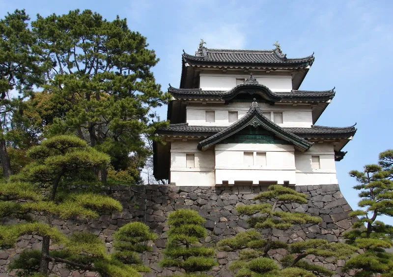 Hoàng cung Tokyo từng bị phá hủy nặng nề vào Chiến tranh thế giới II